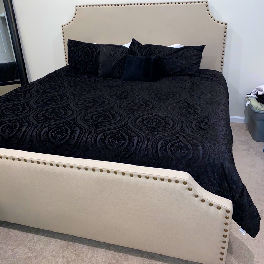 SOLD!! King black jacquard 5-piece comforter set